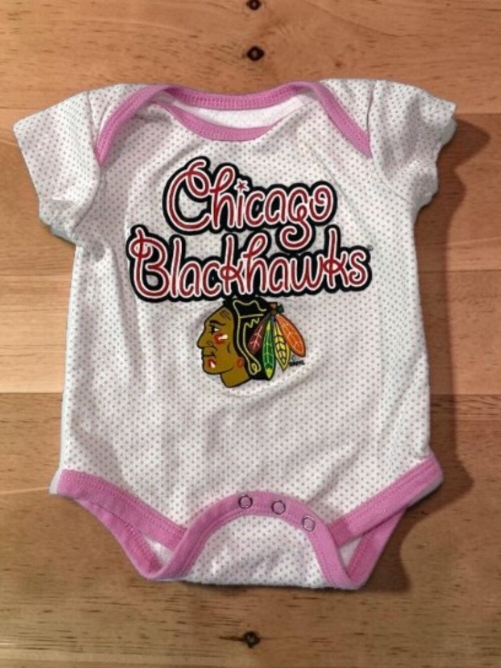 2/$12 💥♻ Official NHL Chicago Blackhawks White/Pink Bodysuit | 6/9m | 1033